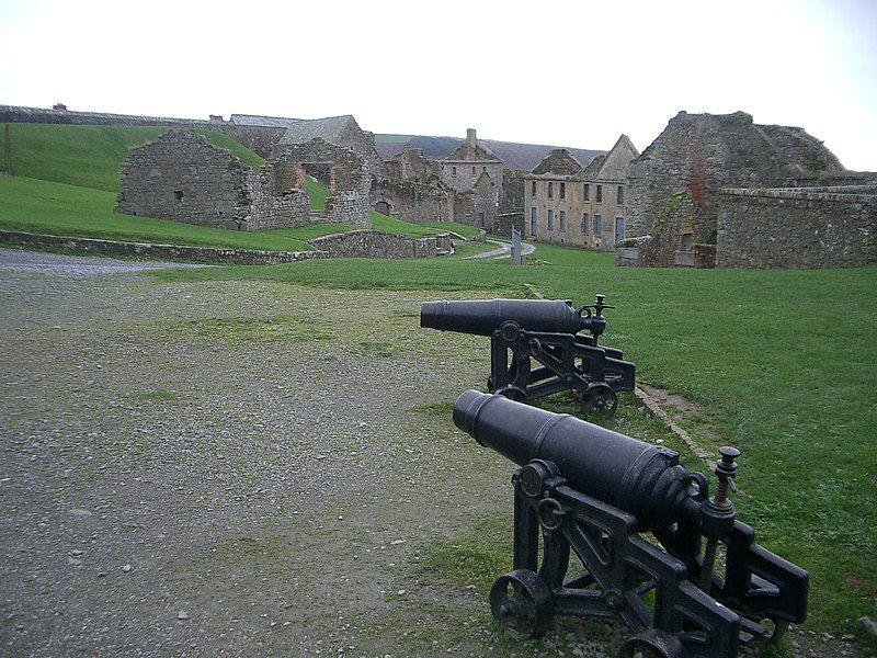 File:CharlesFortCannon20041204Blorg.JPG