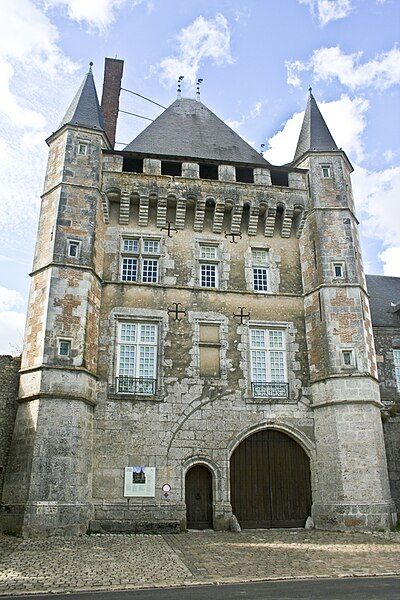 File:ChateauTalcy.jpg