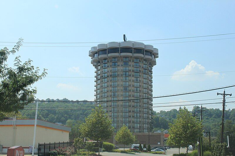 File:Cincinnati Radisson Hotel.JPG