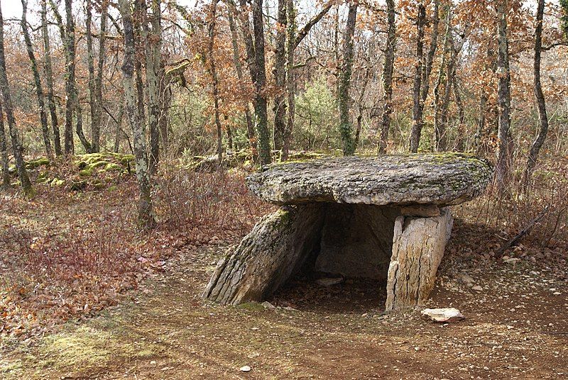 File:Dolmen de Septfonds.jpg