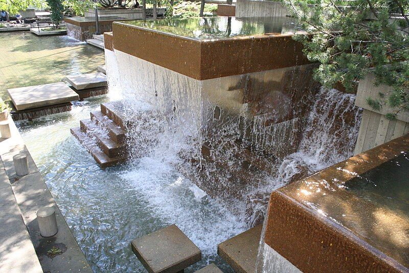 File:Fountain-Peavey Plaza-Minneapolis-20050927.jpg