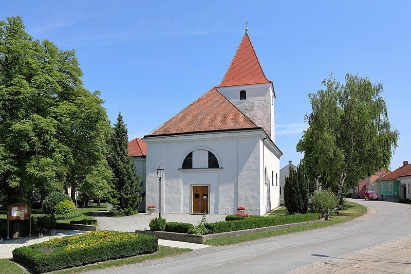 File:Haringsee - Kirche.JPG