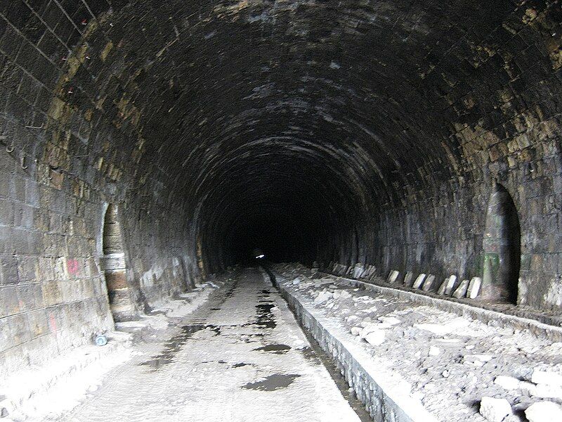 File:Inside palas tunnel.jpg