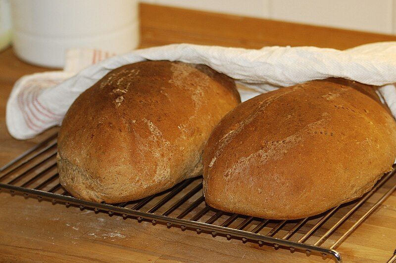 File:Loaves of bread2.jpg