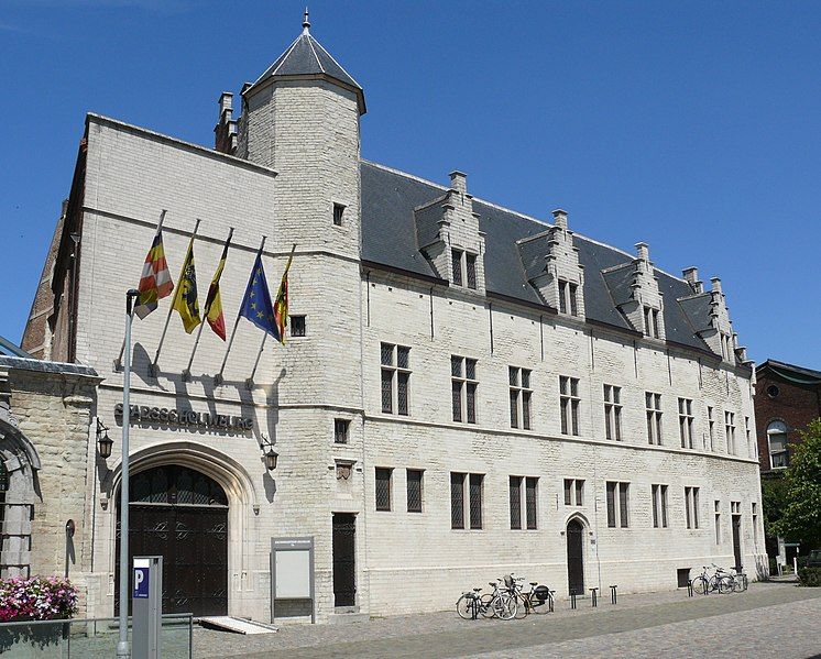 File:Mechelen Stadsschouwburg.jpg