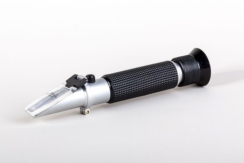 File:Portable-Refractometer-16.jpg