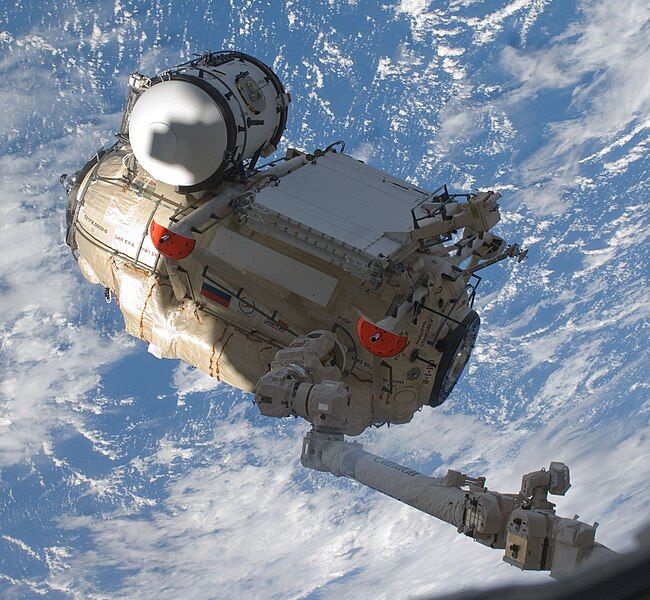 File:Rassvet Canadarm Crop.jpg