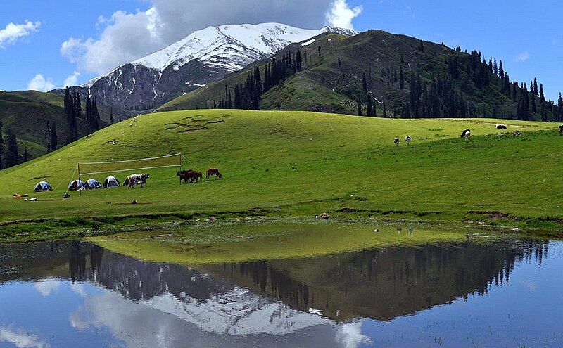 File:Siri Lake Shogran.jpg