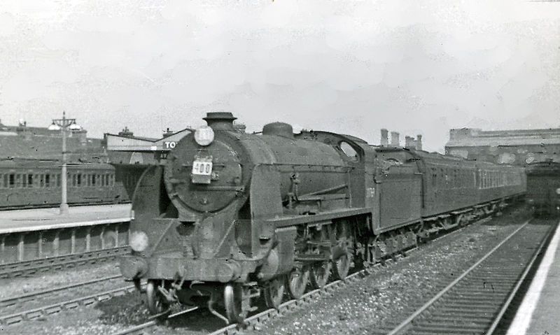 File:Tonbridge express geograph-2972170-by-Ben-Brooksbank.jpg