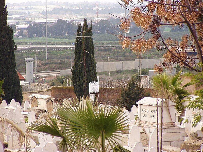 File:Tulkarm Qalqilya Cemetery.jpg