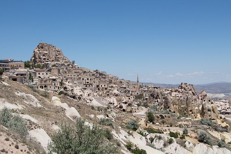 File:Uçhisar, Cappadocia 01.jpg