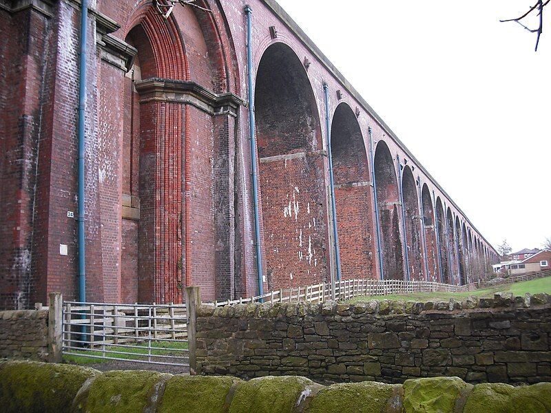 File:Whalley Arches.jpg