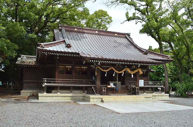 File:Yaizu-jinja haiden.JPG