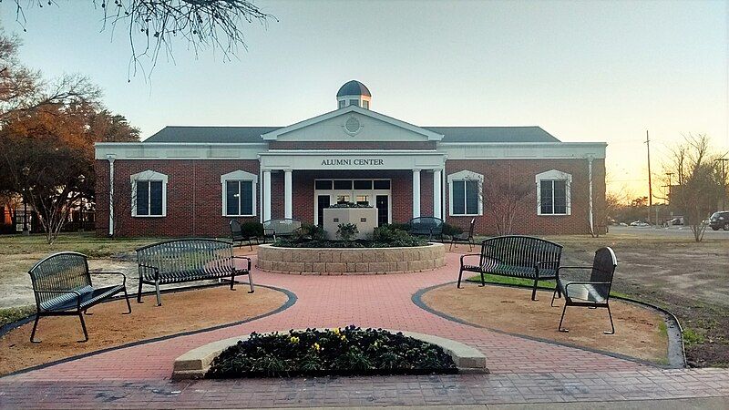 File:Alumni Center TAMUC.jpg