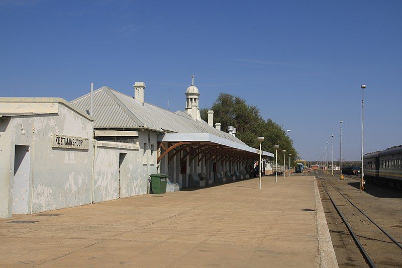 File:Bahnhof Keetmanshoop (2019).jpg