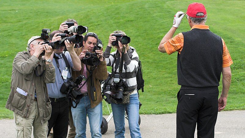 File:Beckenbauer Pressefotografen2.jpg