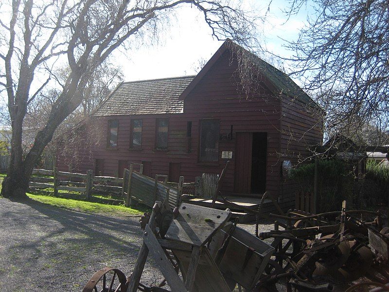 File:Cobblestones Shearing Shed.jpg