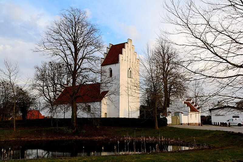 File:Dåstrup Kirke.jpg