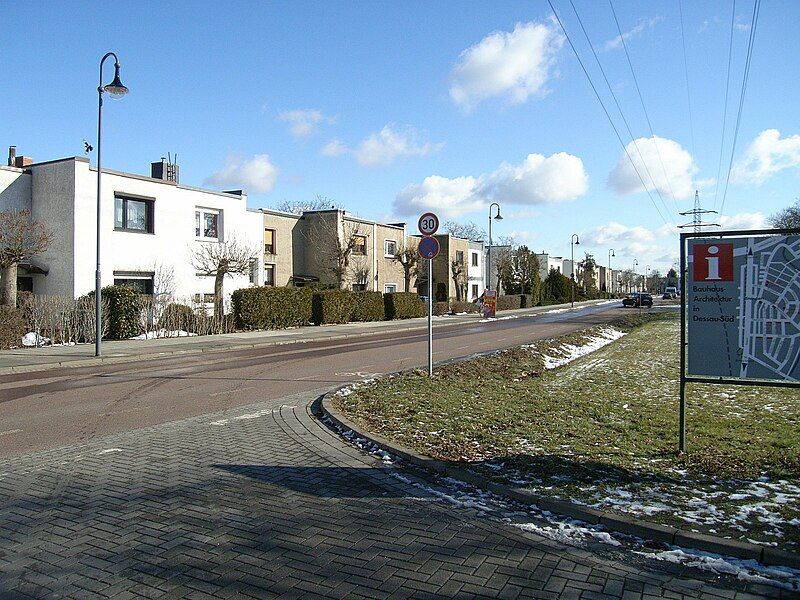 File:Dessau,Gropiussiedlung Törten (Dessau-Süd).jpg