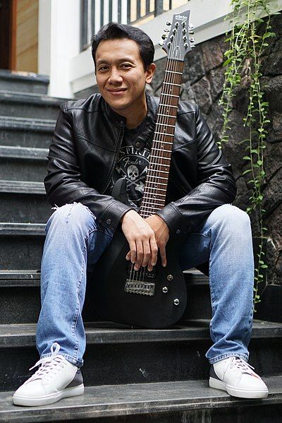 File:Diaz Hendropriyono Guitar.jpg