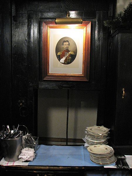 File:Dumb waiter hundskugel.jpg