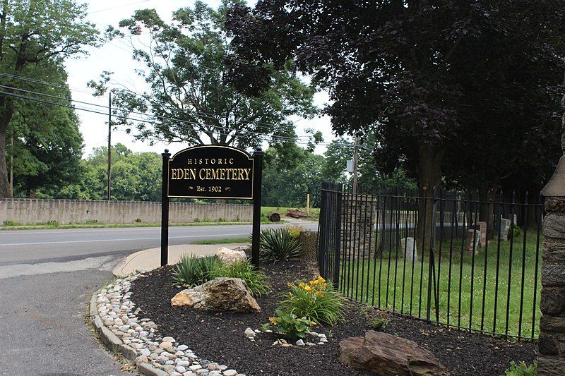 File:Eden Cemetery Entrance.jpg