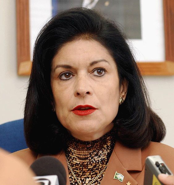 File:Emilia Fernandes 2003.jpg