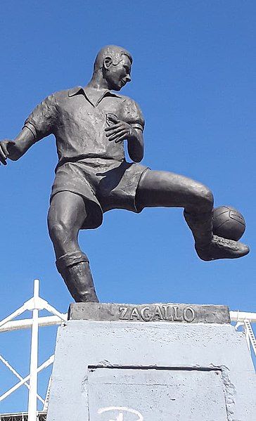 File:Estátua de Zagallo.jpg