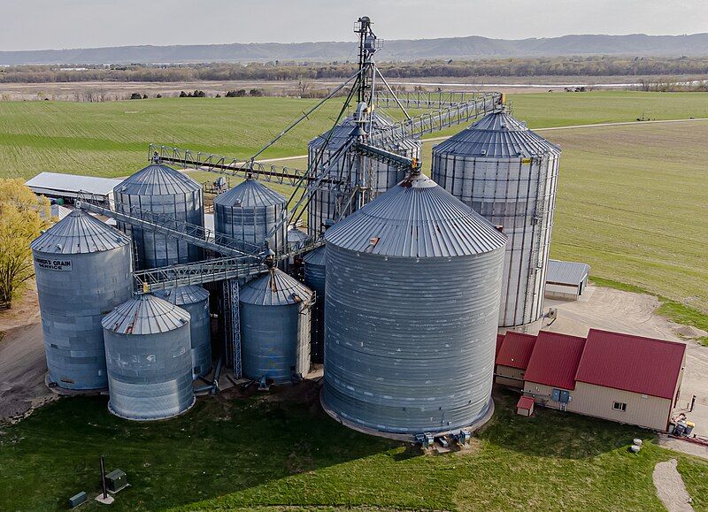 File:Grain bin.jpg