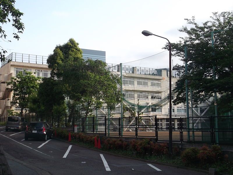 File:HachiyamaJuniorhighschool.JPG