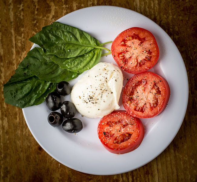 File:Insalata Caprese 456.jpg