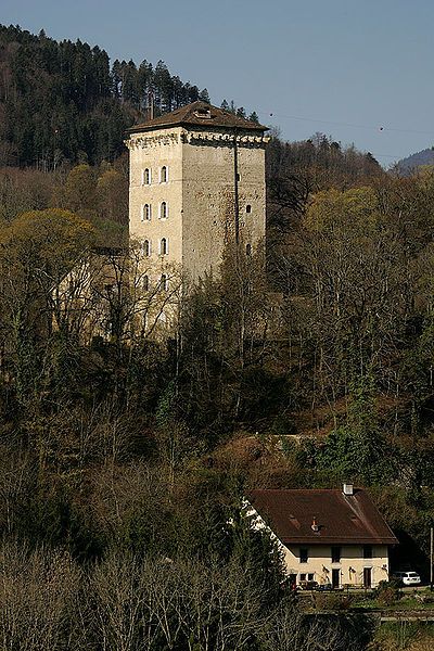 File:Les-Clees-Burg.jpg