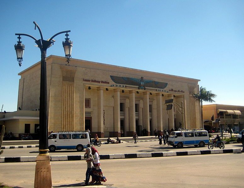 File:Luxor Station.jpg