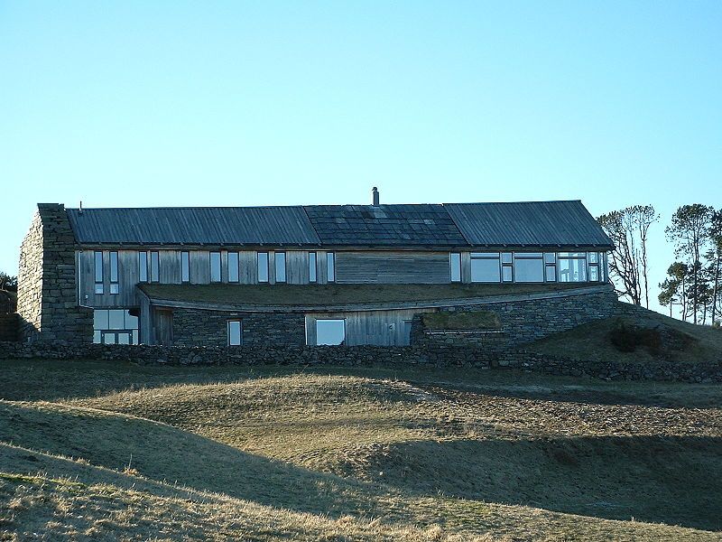 File:Lyngheisenteret på Lygra.jpg