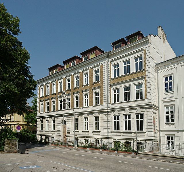 File:Melk Privathauptschule.jpg