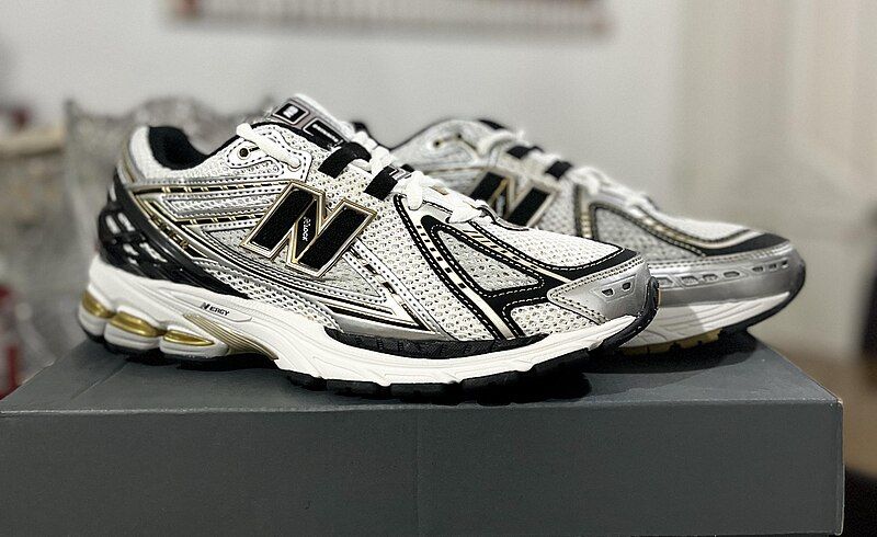 File:New Balance 1906R.jpg