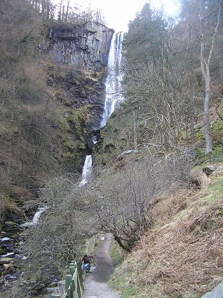 File:Pistyll Rhaeadr 2.jpg