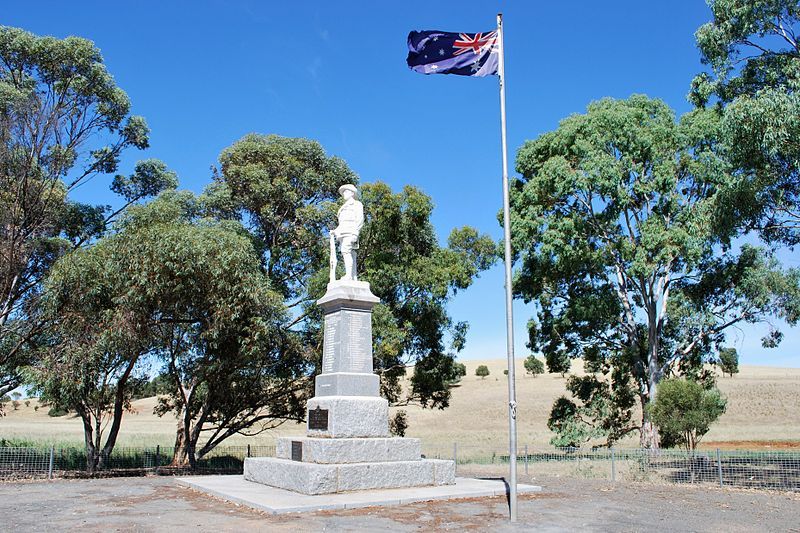 File:SaddleworthWarMemorial.JPG