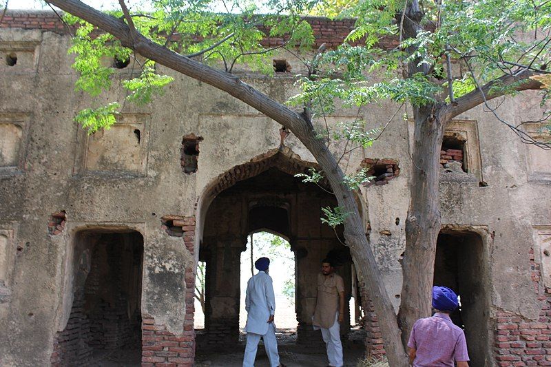 File:Sarai Banjara Building.jpg