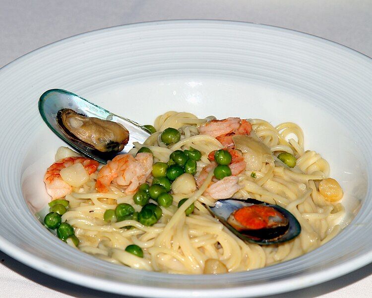 File:Seafood Linguine (25298644489).jpg