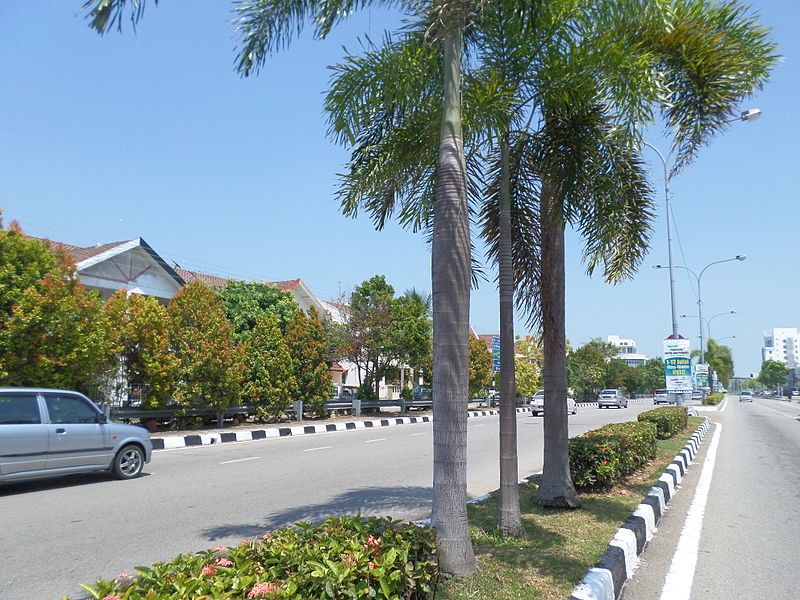 File:Taman Kota Laksamana.JPG