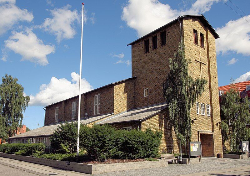 File:Aalholm Kirke Copenhagen.jpg