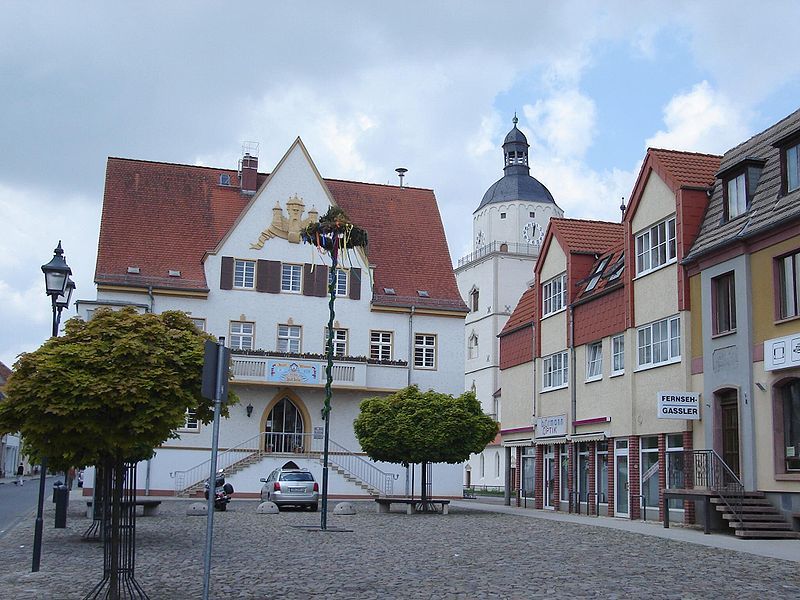 File:Barby Rathaus.jpg