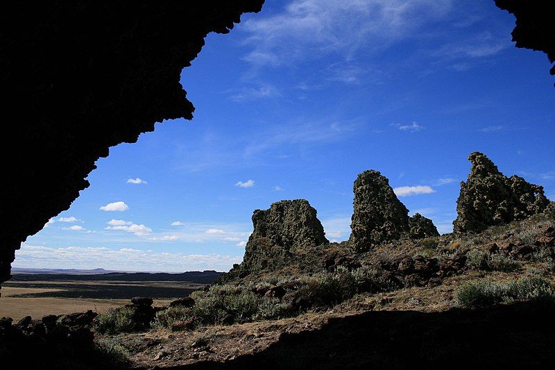 File:Cueva de Pali-Aike.jpg