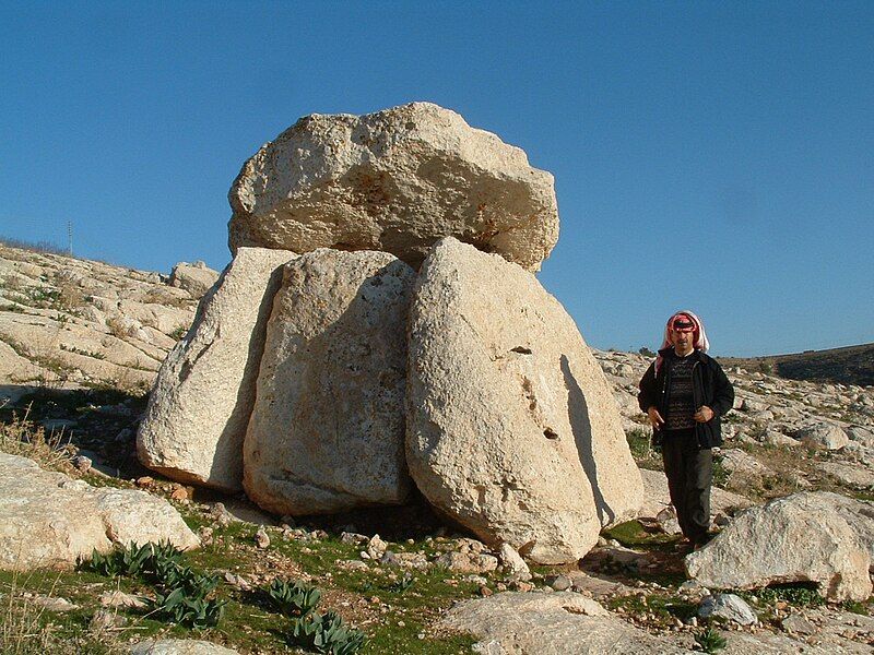 File:Dolmen kueijiyeh.jpg