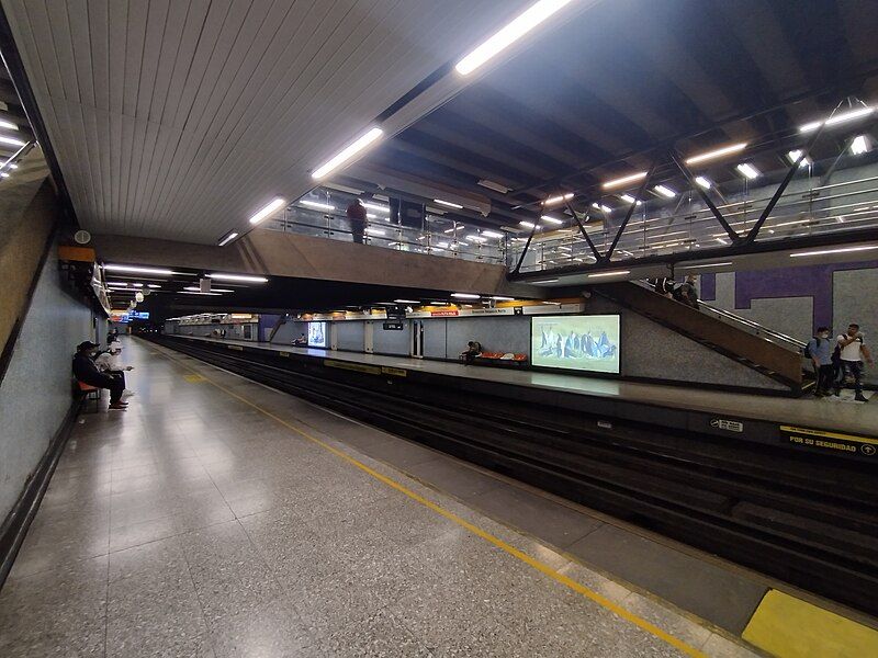 File:Estacion Lo Vial.jpg