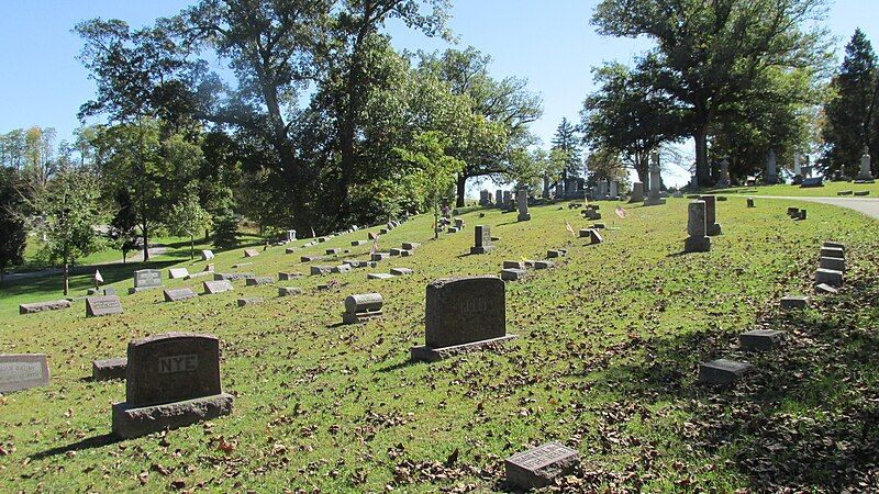 File:HillsboroCemetery5.JPG