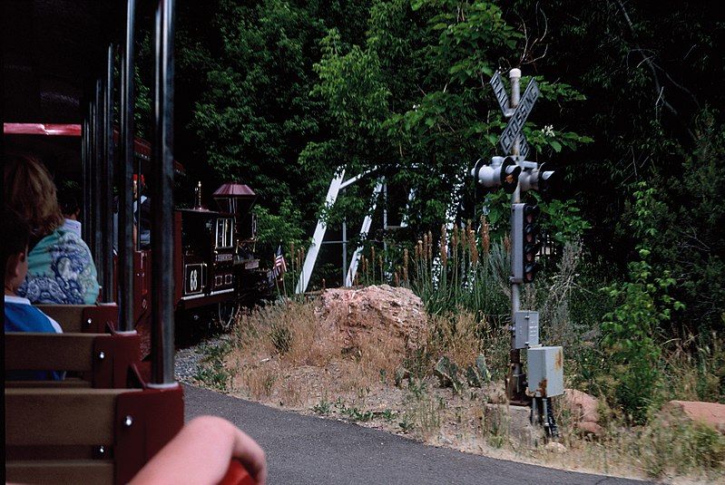 File:Hogle Zoo train.jpg