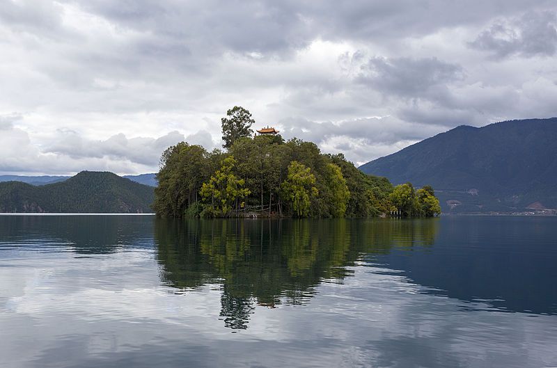 File:Lugu Lake island.jpg