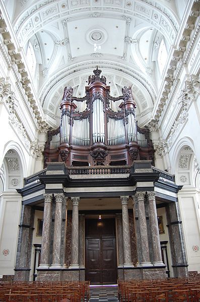 File:Namur-Cathédrale Saint-Aubain-orgue.jpg